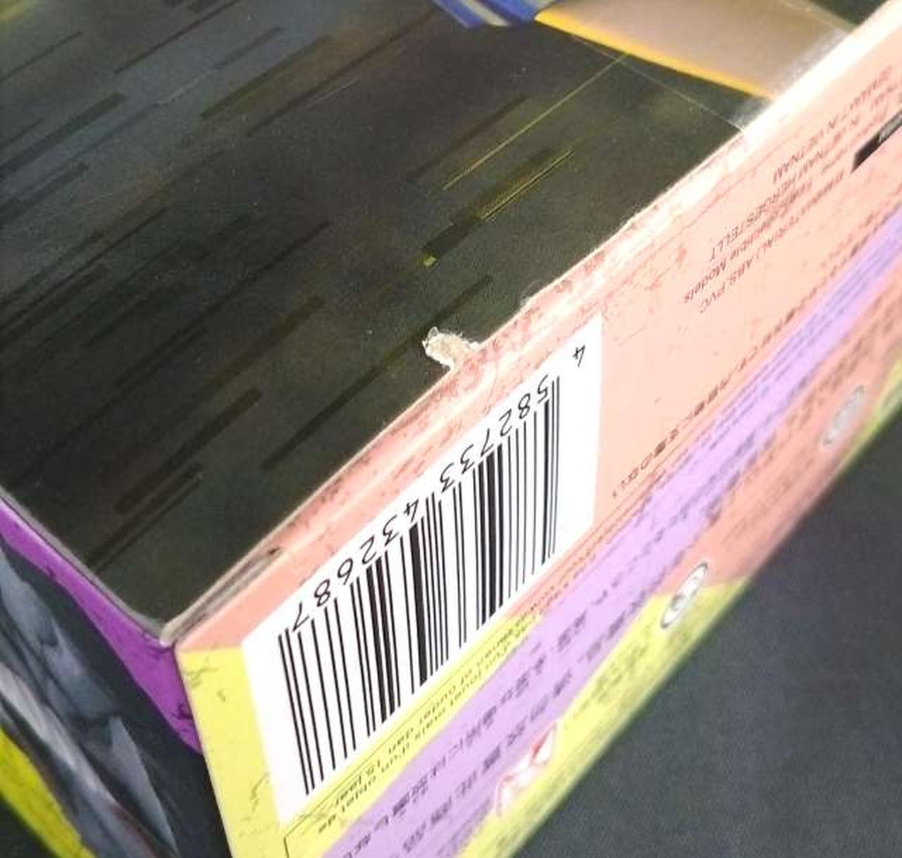 箱に傷みがあります。