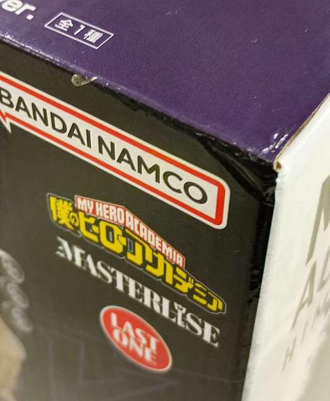 箱に傷みがあります。