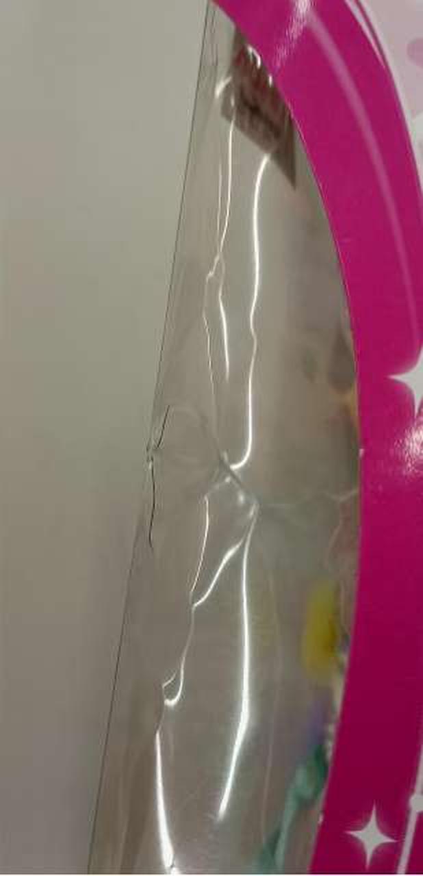 箱に傷みがあります。
