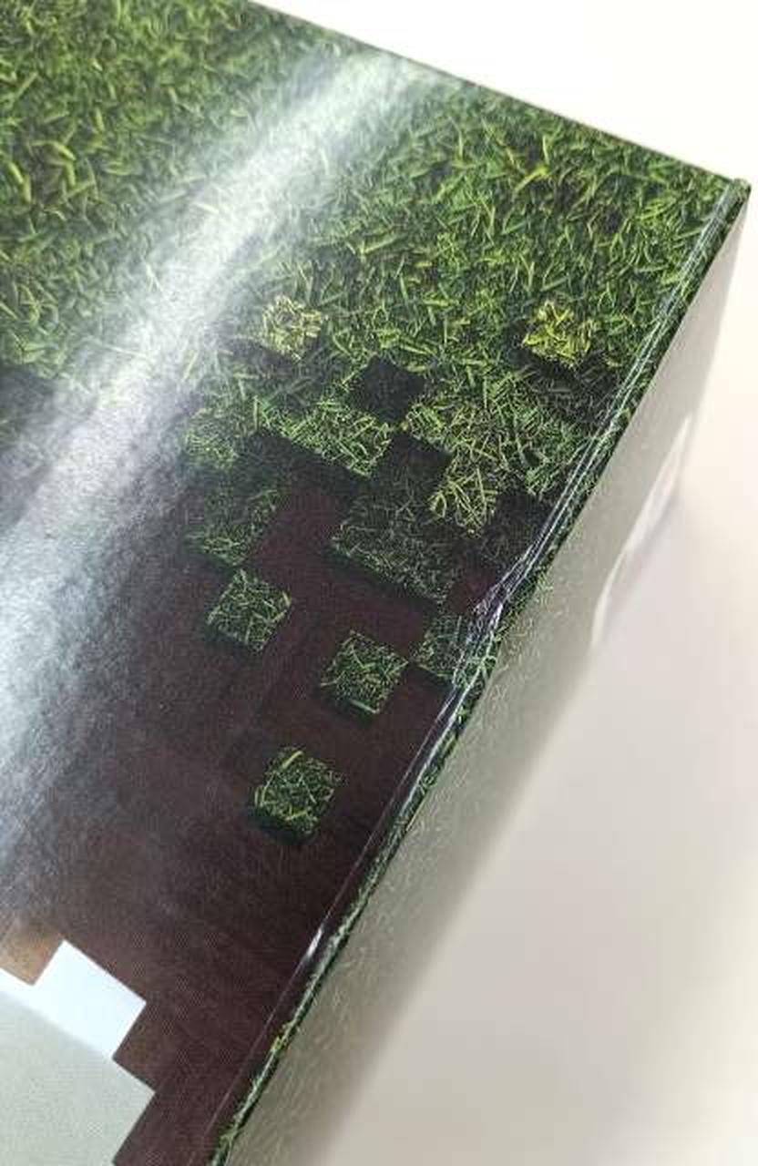 箱に傷みがあります。