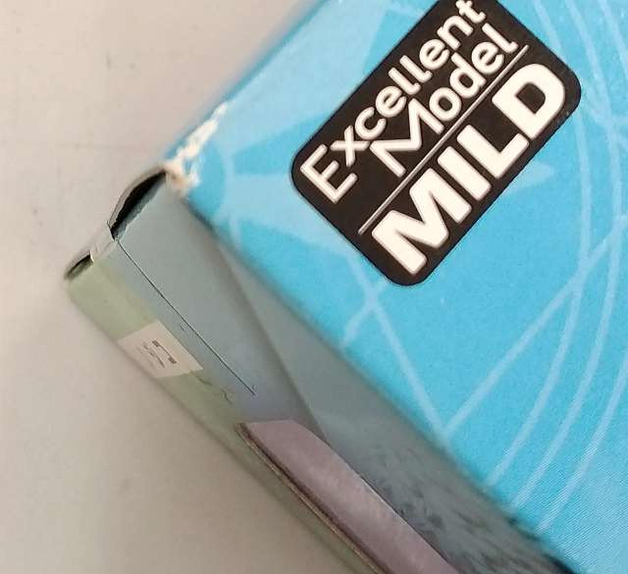 角に傷みがあります。