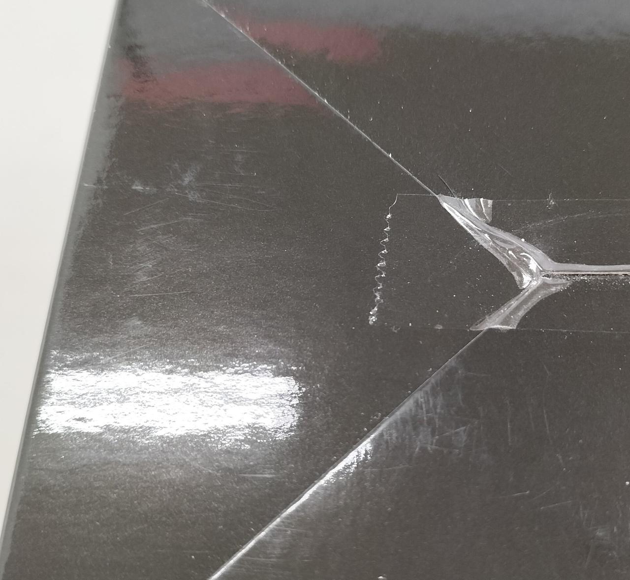 箱に傷みが見受けられます。