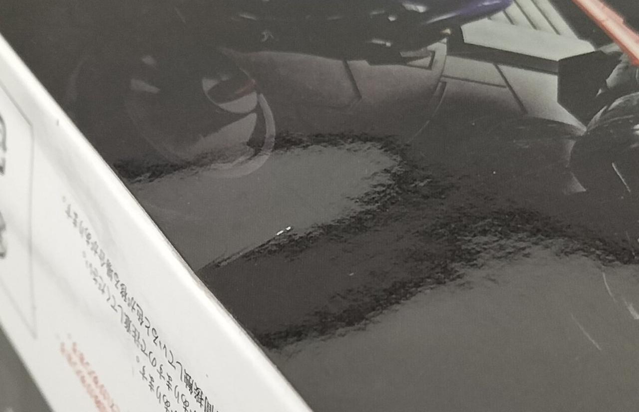 箱に歪みが見受けられます。