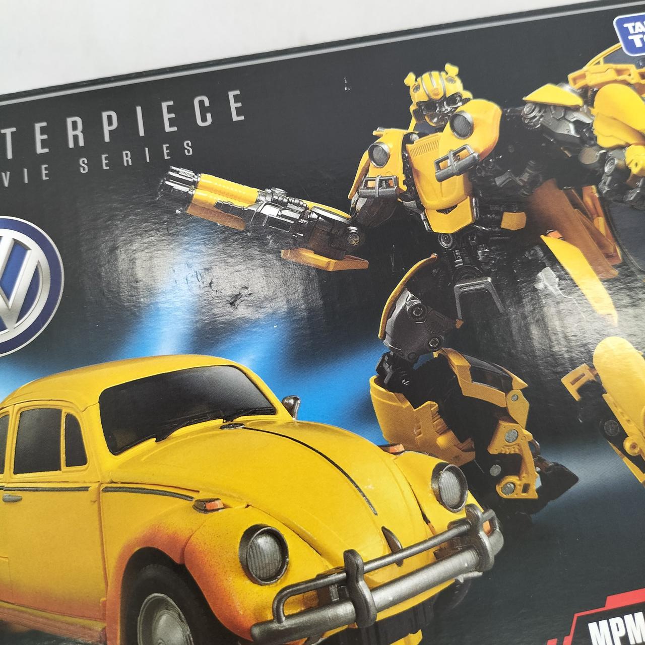 写真の箇所以外も含め箱に傷みがあります。