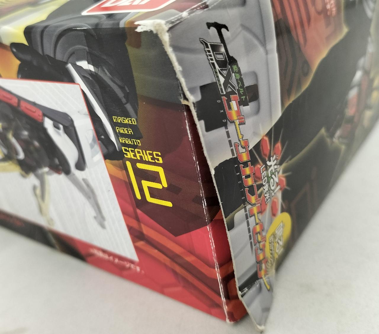 箱に傷みが見受けられます。