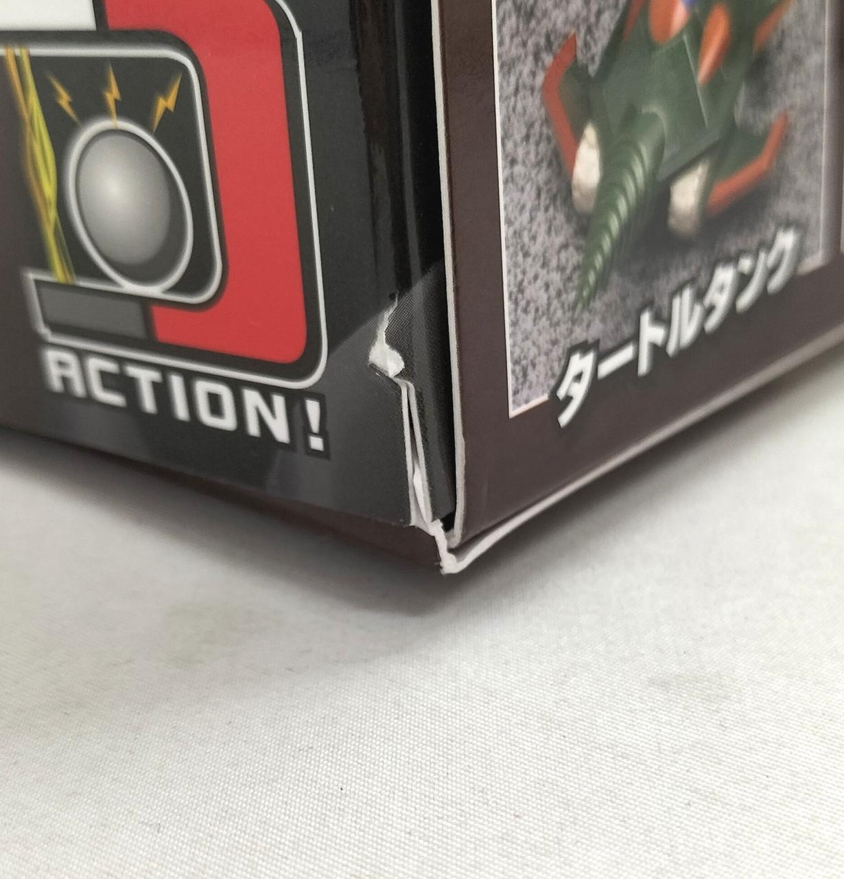 箱に傷みが見受けられます。