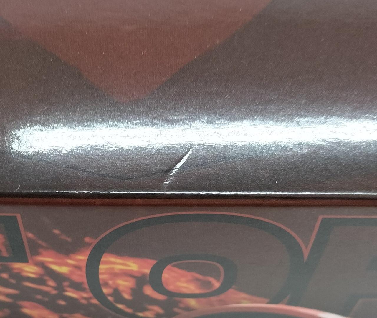 箱に傷みが見受けられます。