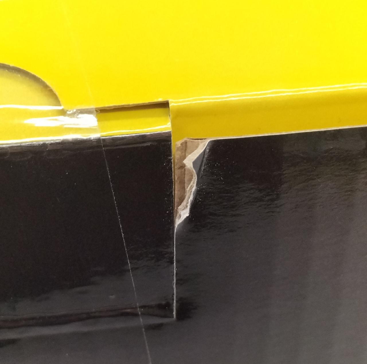 箱に傷みが見受けられます。