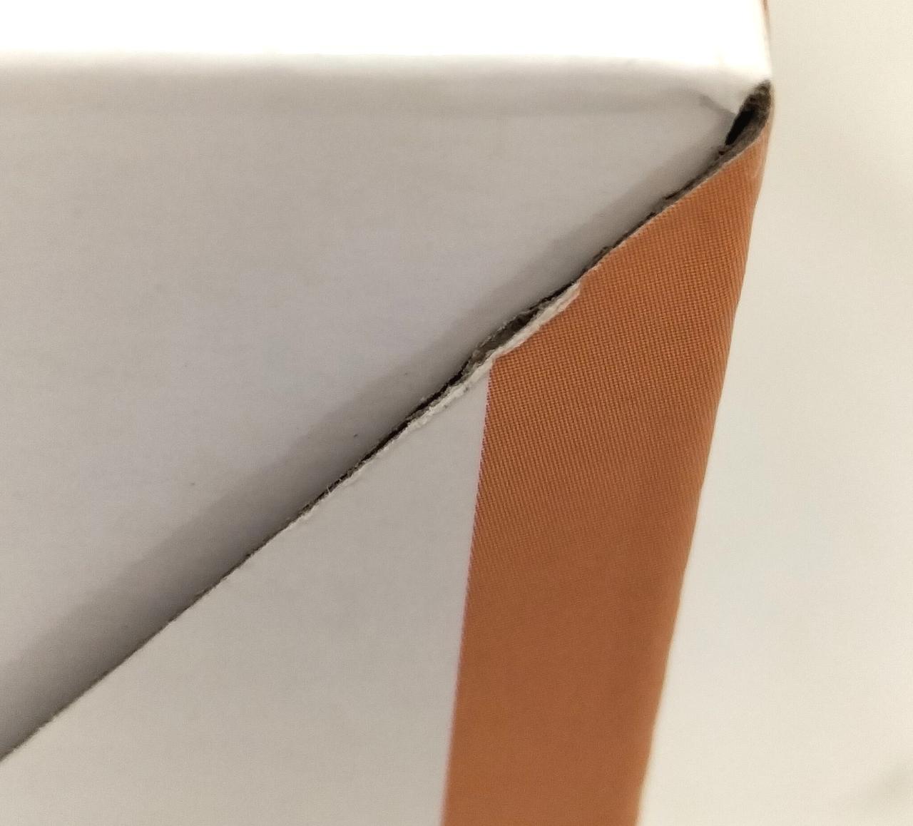 箱に傷みが見受けられます。