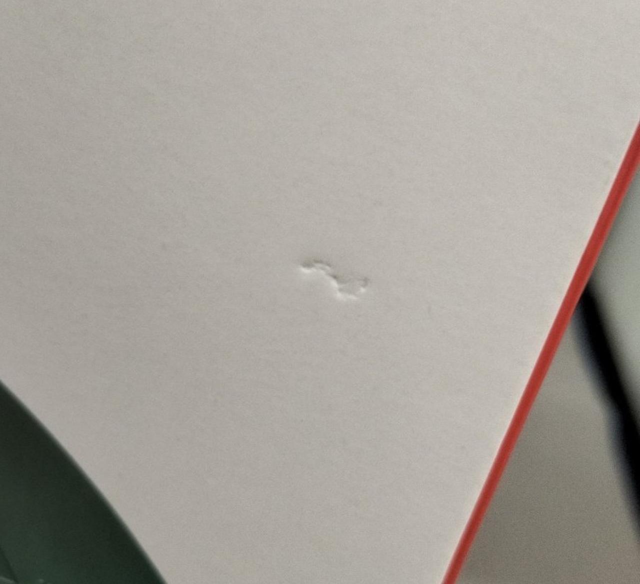 凹みが見受けられます。