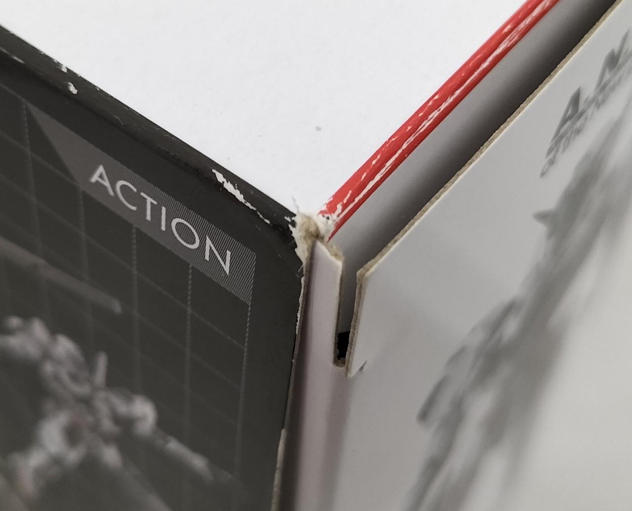 箱に傷みが見受けられます。