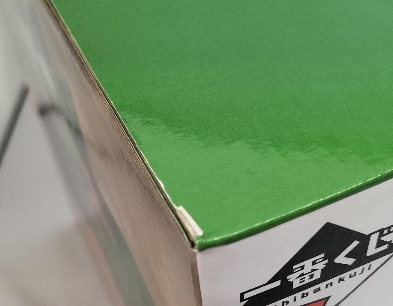 箱に傷みが見受けられます。