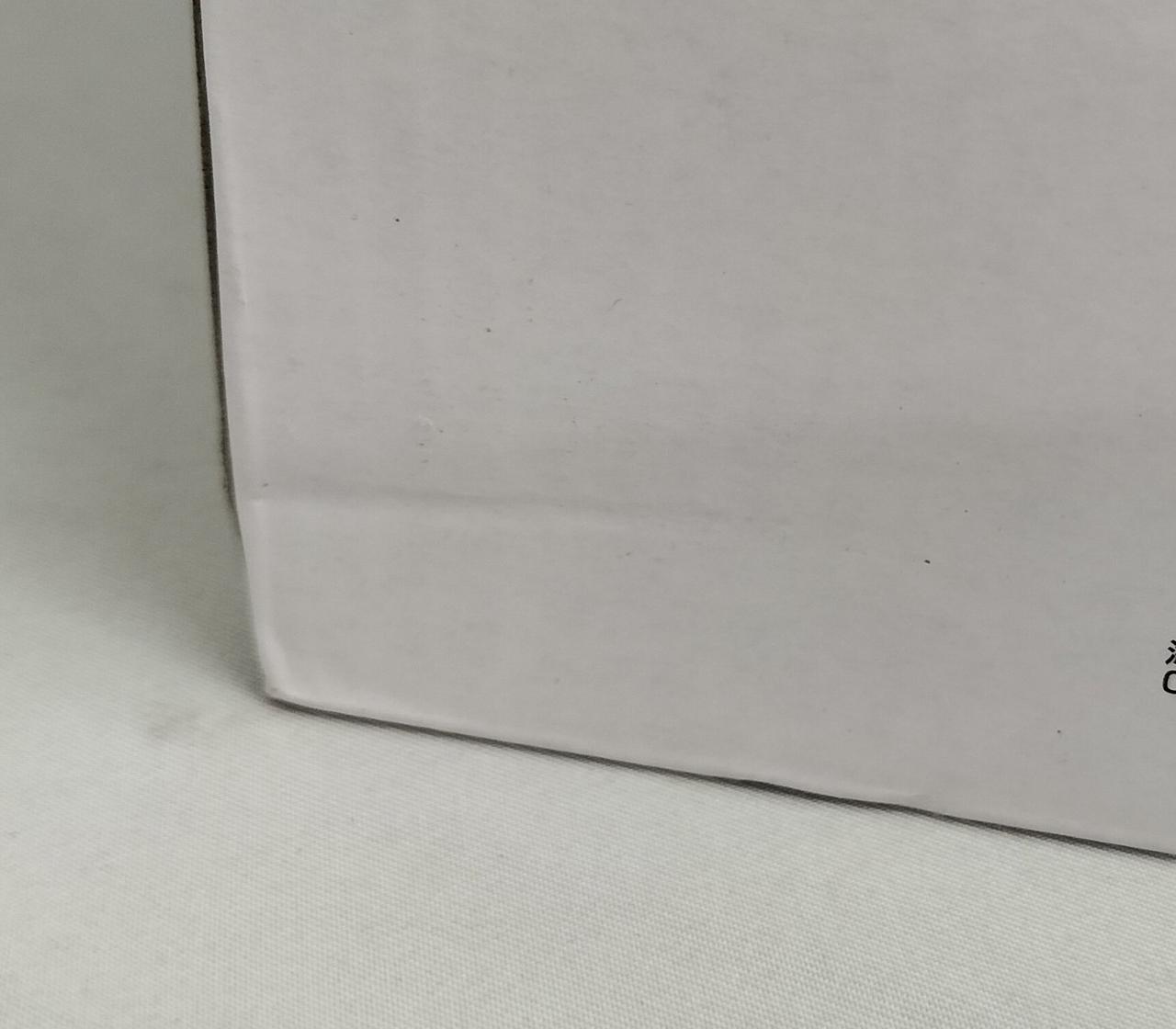 箱に凹みが見受けられます。