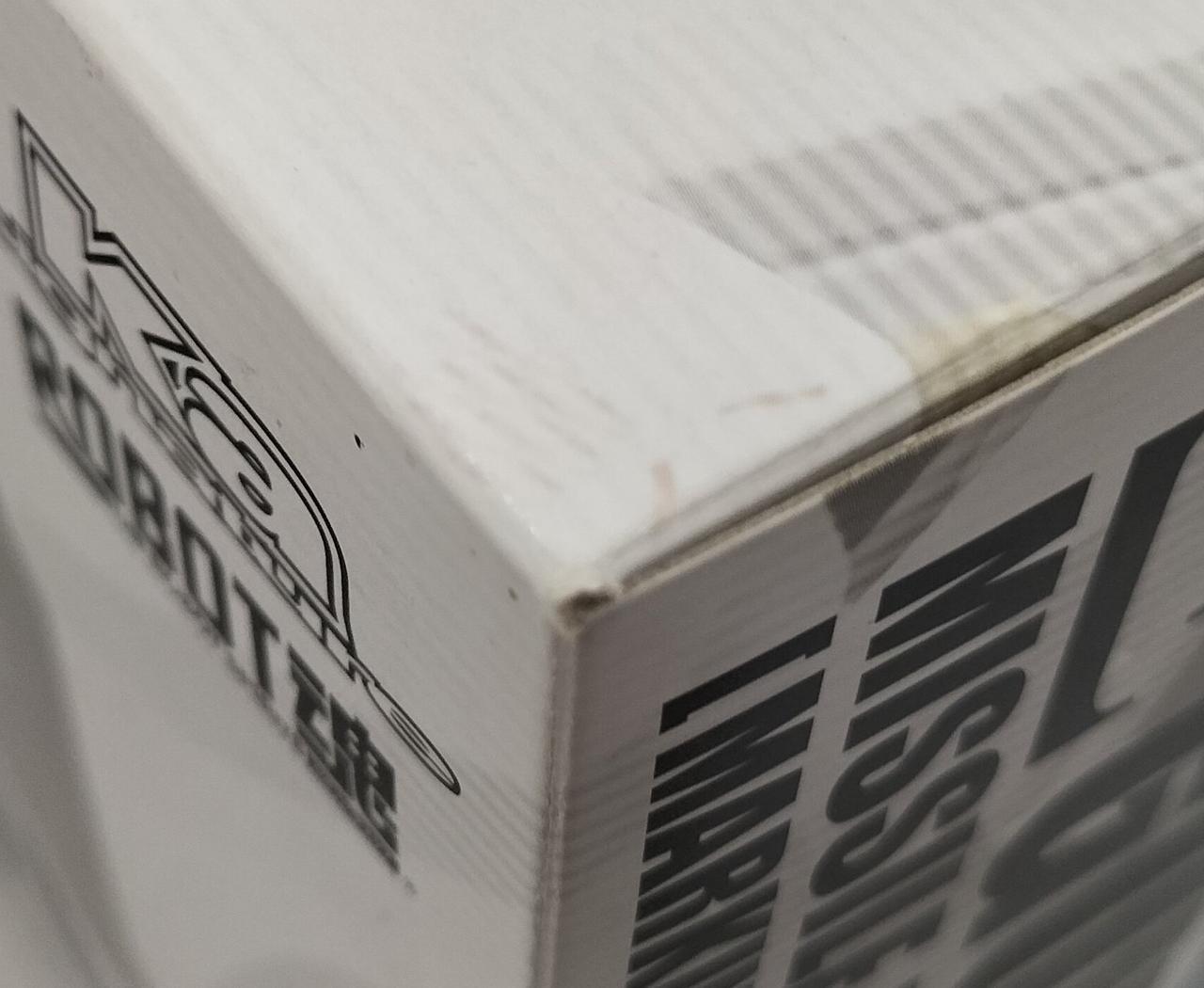 箱に汚れが見受けられます。