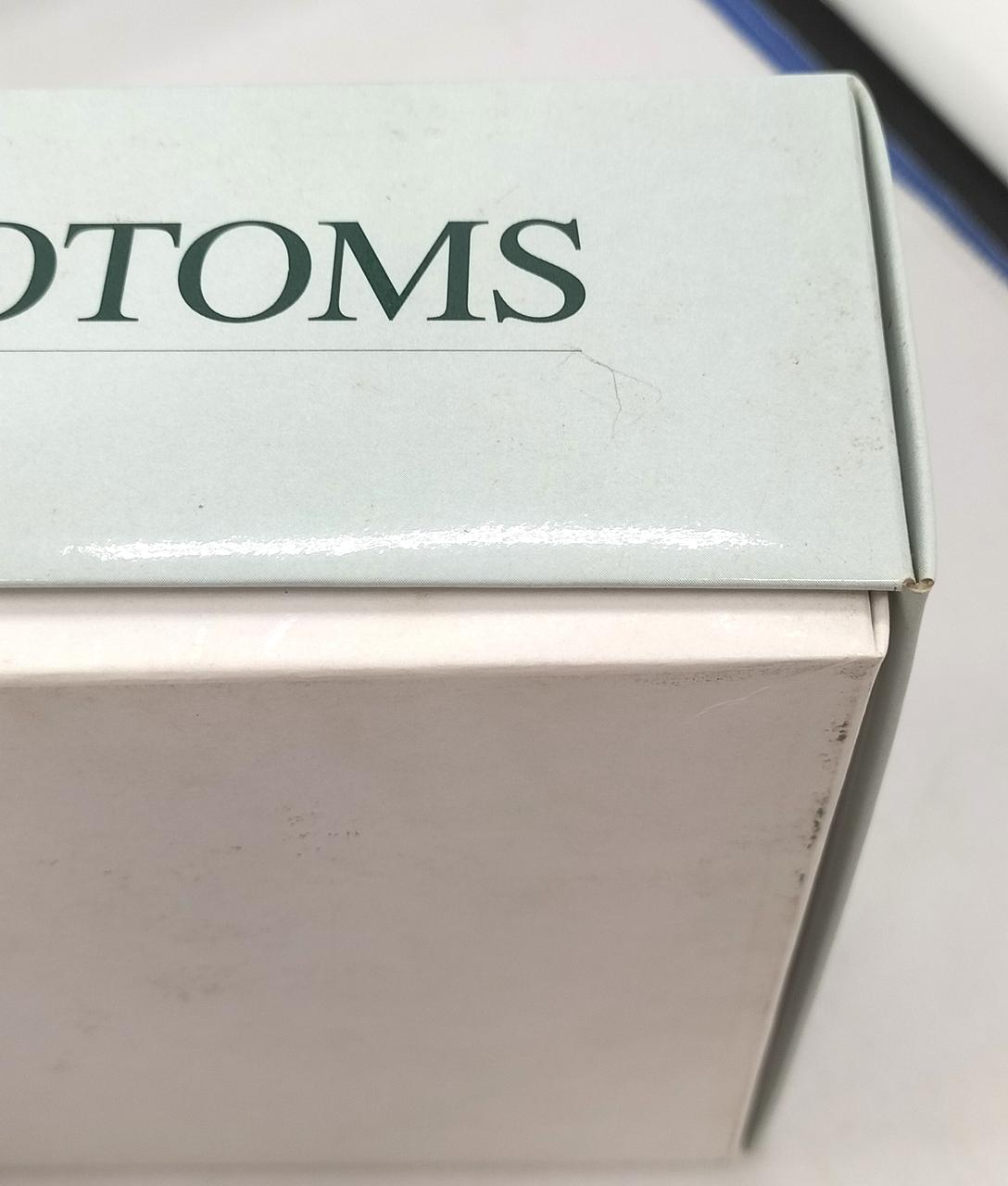 箱に傷みが見受けられます。