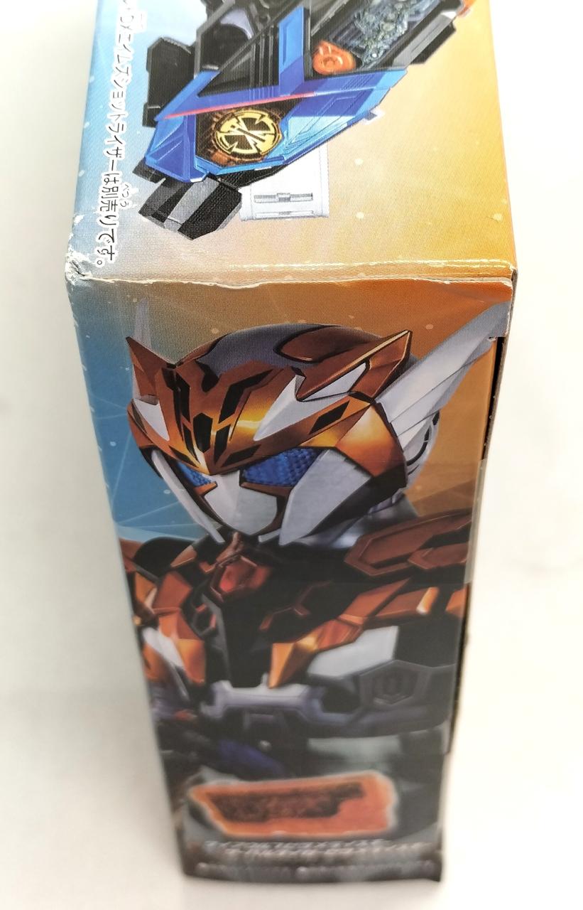 箱に傷みが見受けられます。