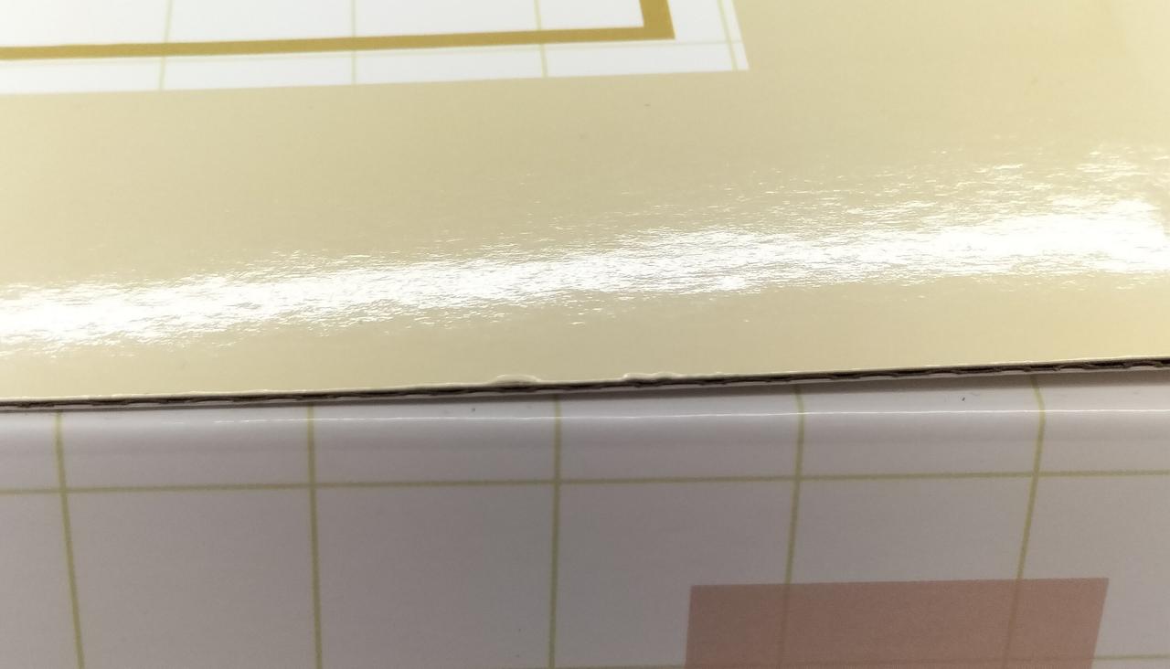 箱に傷みが見受けられます。