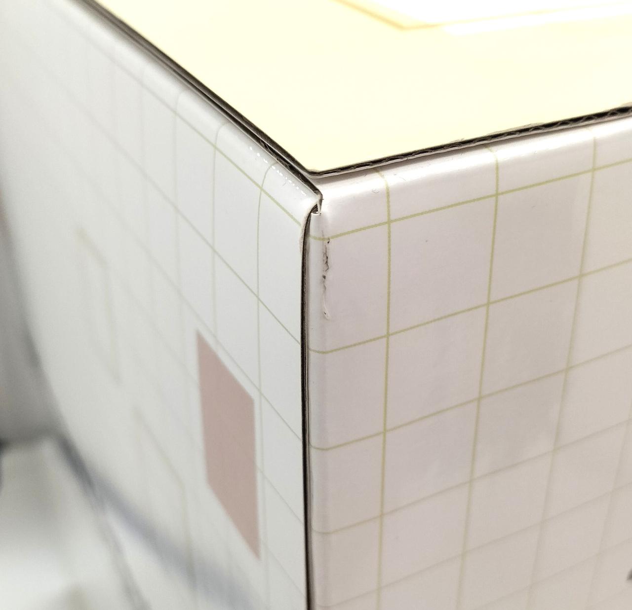 箱に傷みが見受けられます。