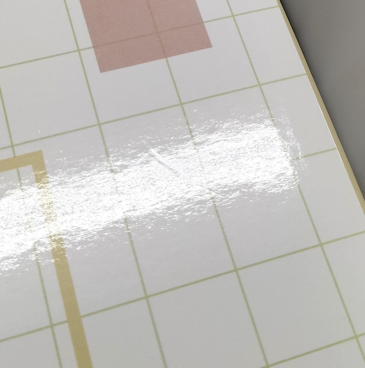 箱に傷みが見受けられます。