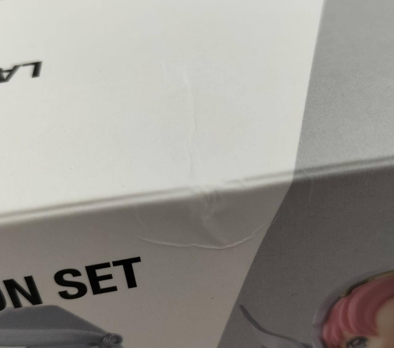 箱に傷みが見受けられます。