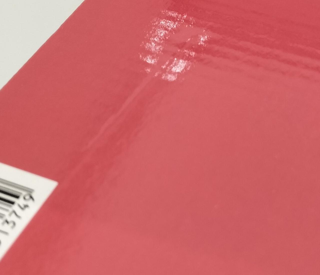 箱にキズが見受けられます。