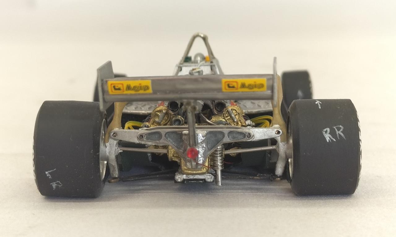 左側のパーツ欠品してます。