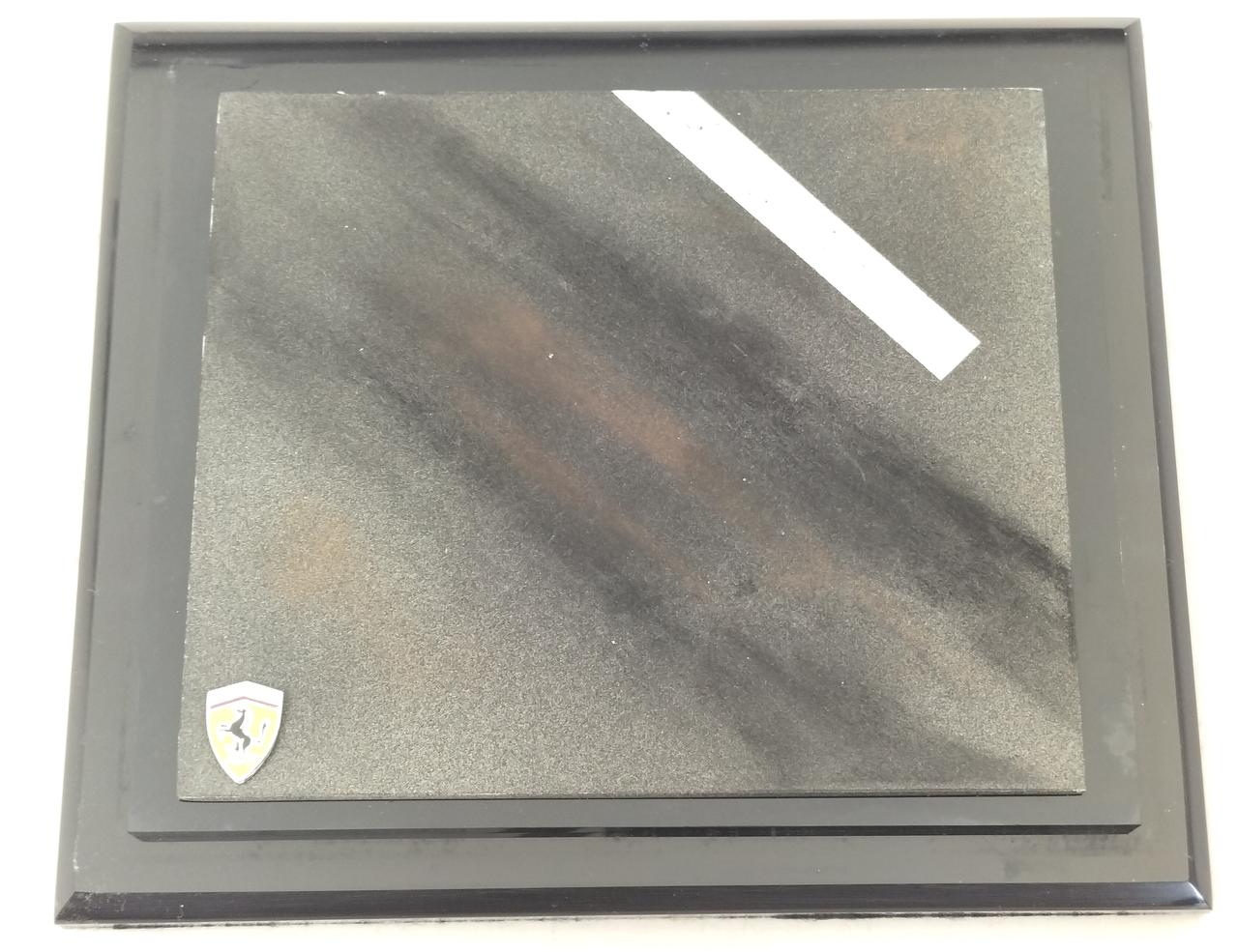 台座の汚れ、塗装剥がれが見受けられます。