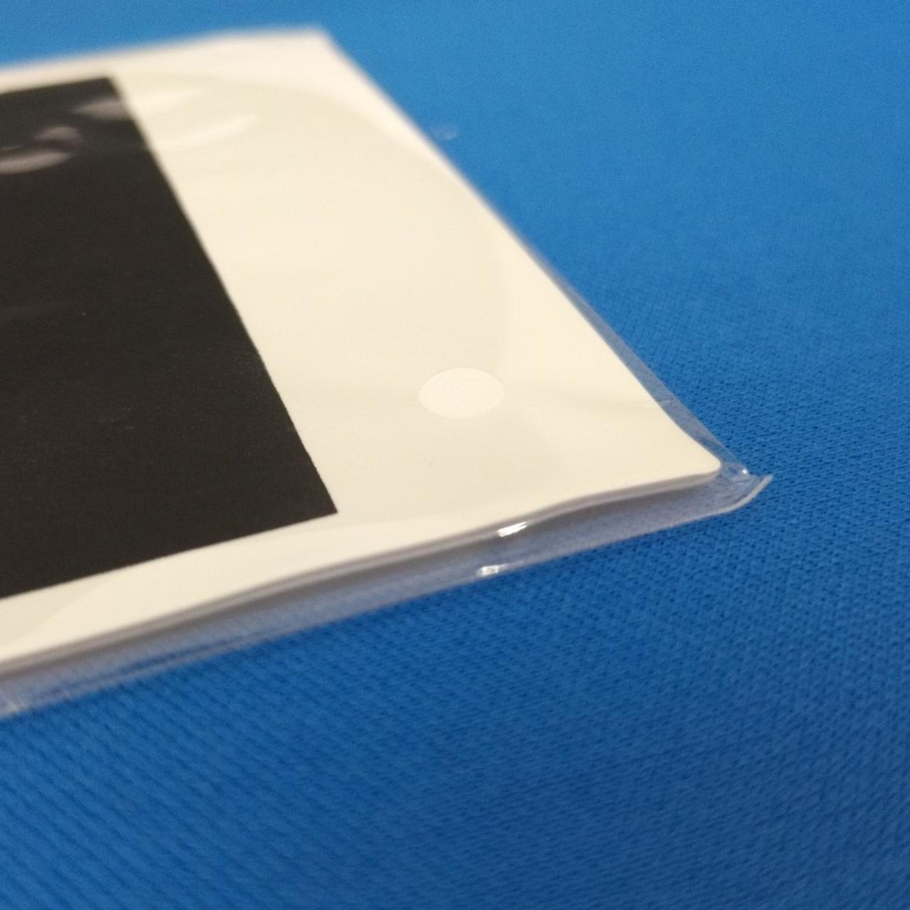 折れています。