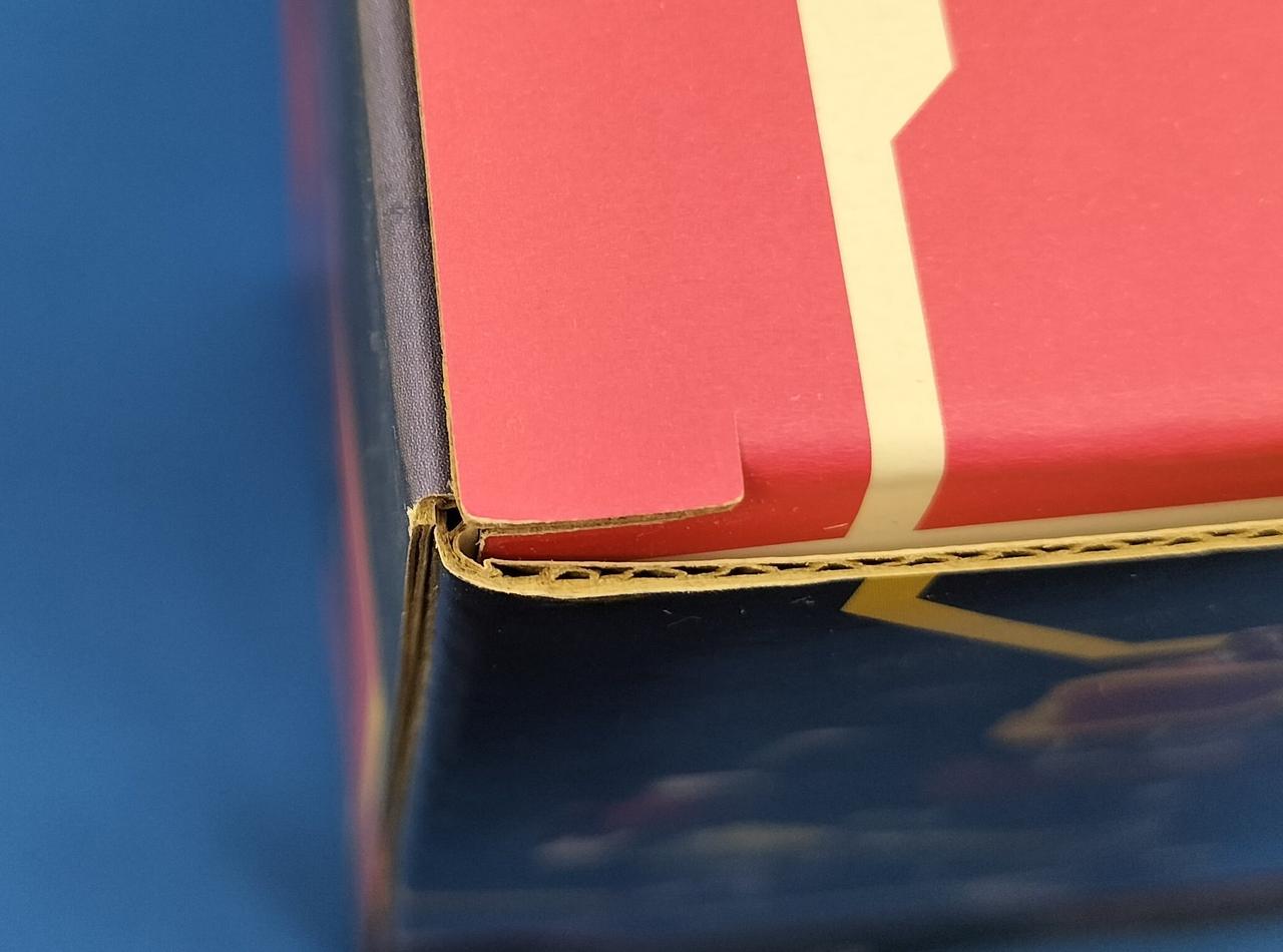 箱に傷みが見受けられます。