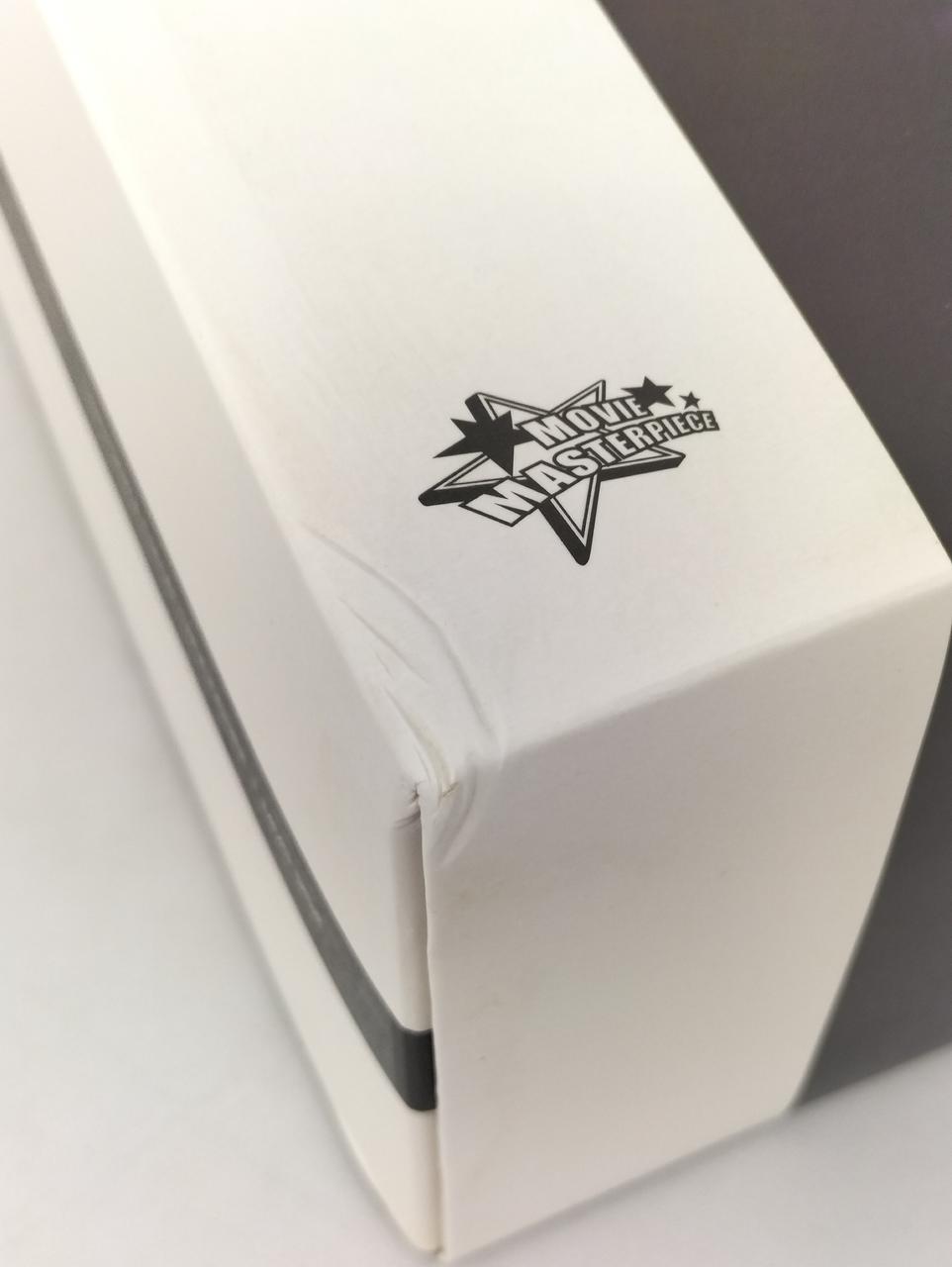 箱全体に傷みが見受けられます。