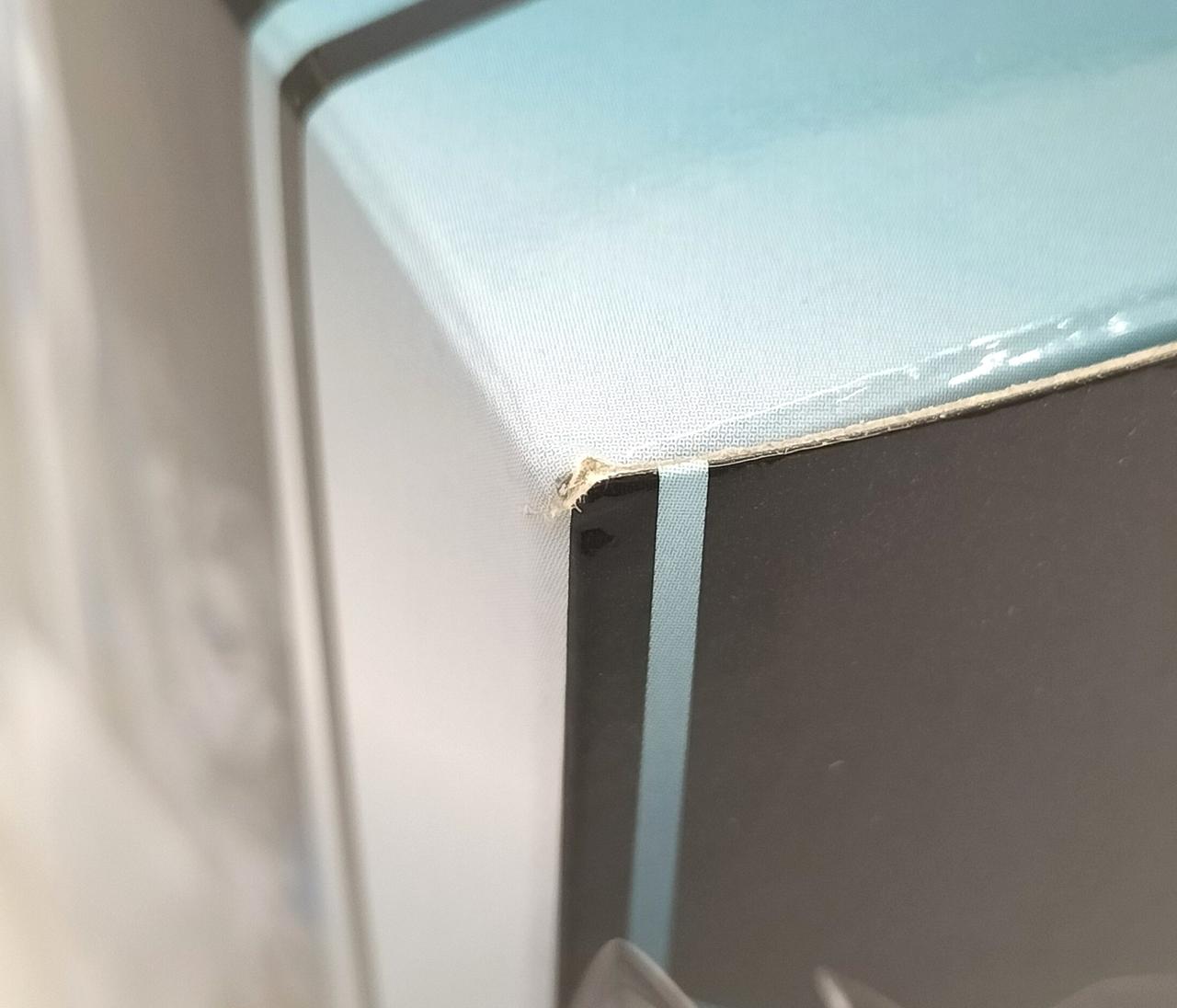 箱に傷みが見受けられます。