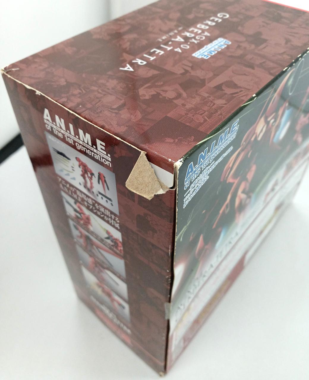 箱全体に傷みが見受けられます。