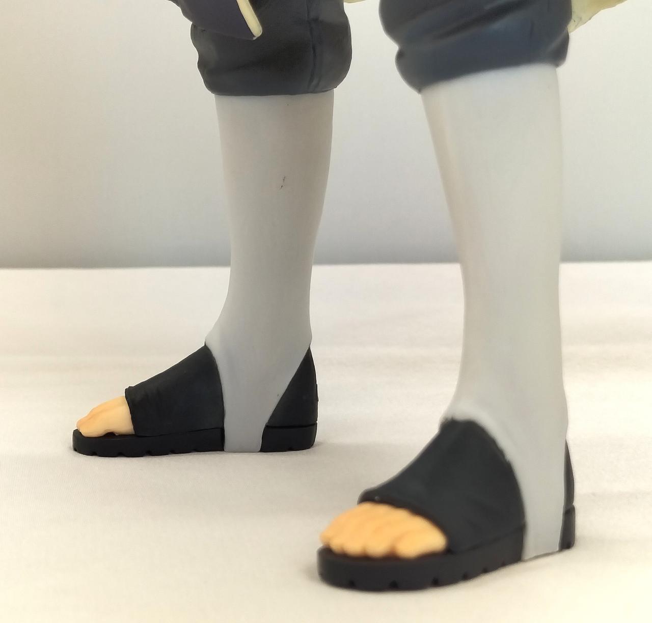 奥の脚側面に汚れが見受けられます。