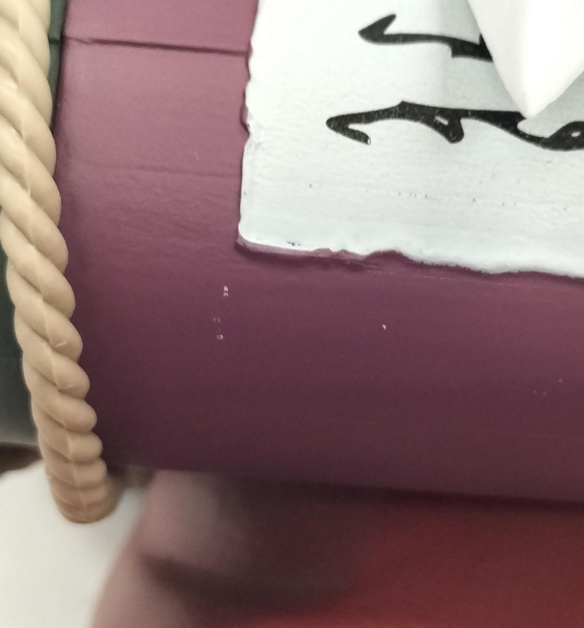 巻物に傷が見受けられます。