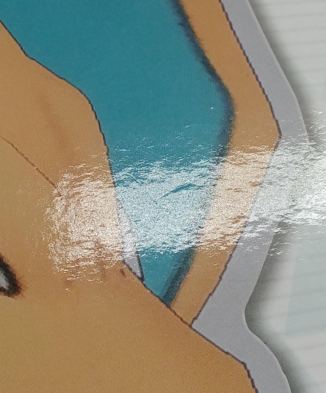 箱に傷が見受けられます。