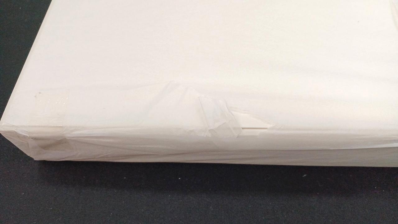 付属品の外袋に破れが見受けられます。