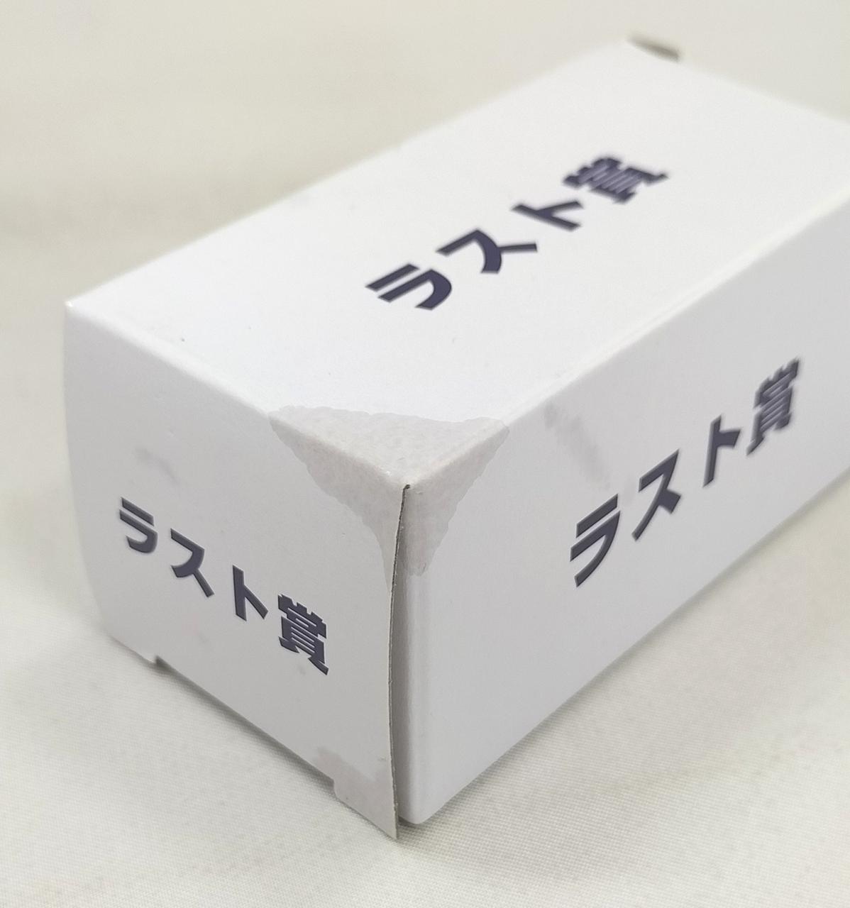 箱全体に汚れ、傷が見受けられます。