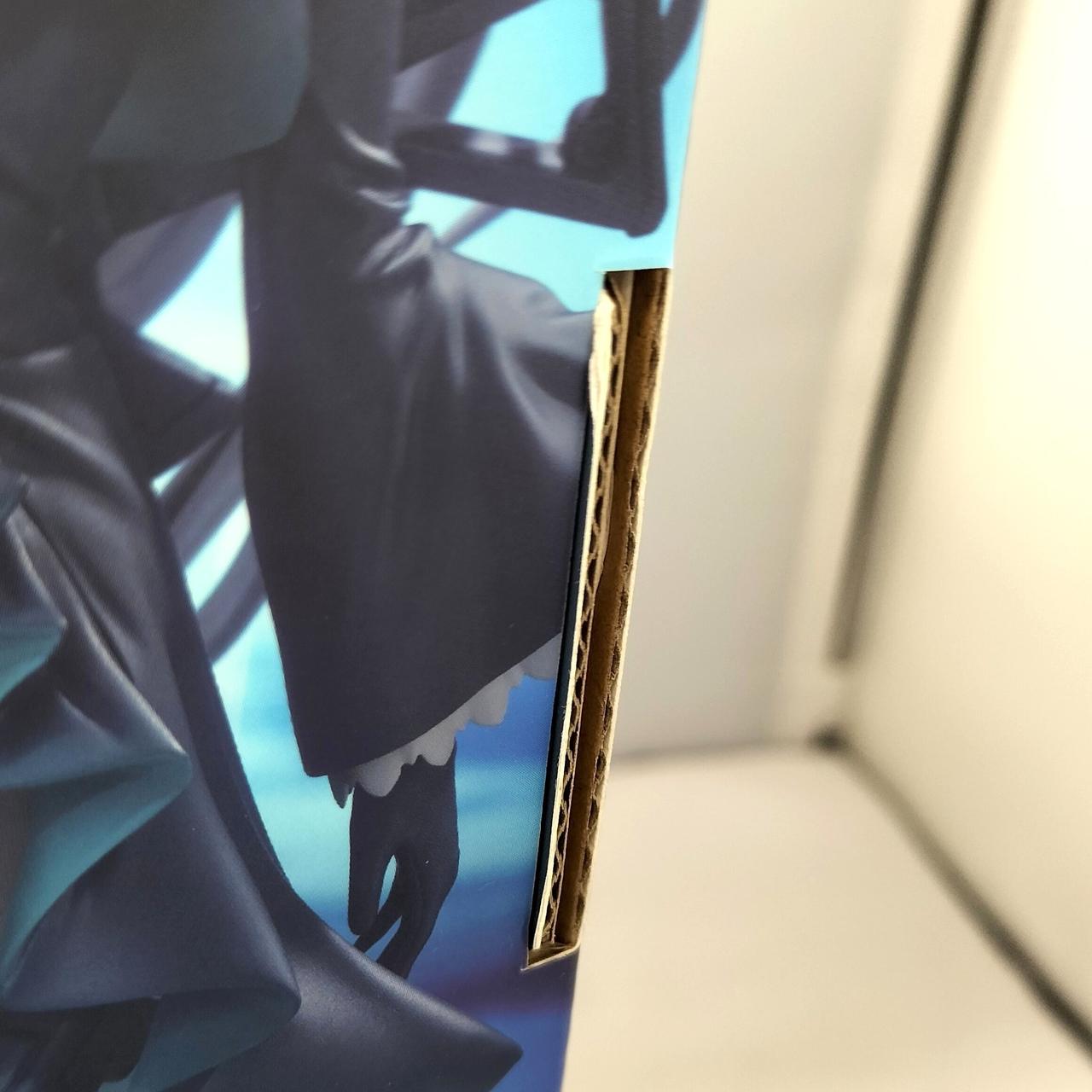 箱に傷が見受けられます。