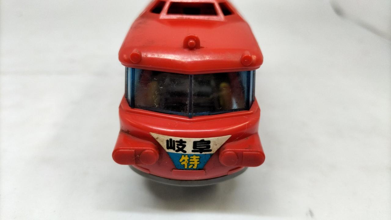 窓、シール汚れあり