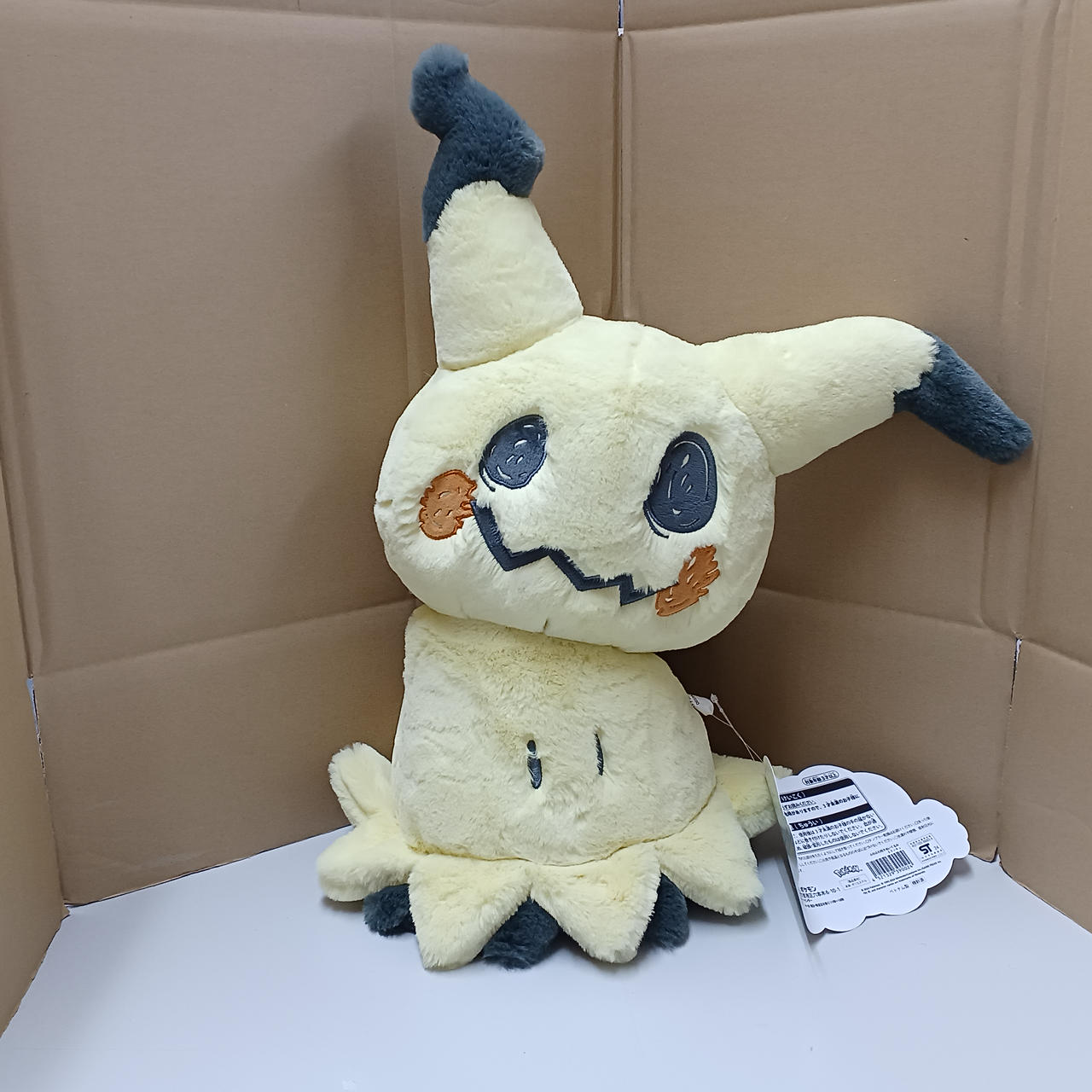 実際の商品は写真ほど色褪せていません。