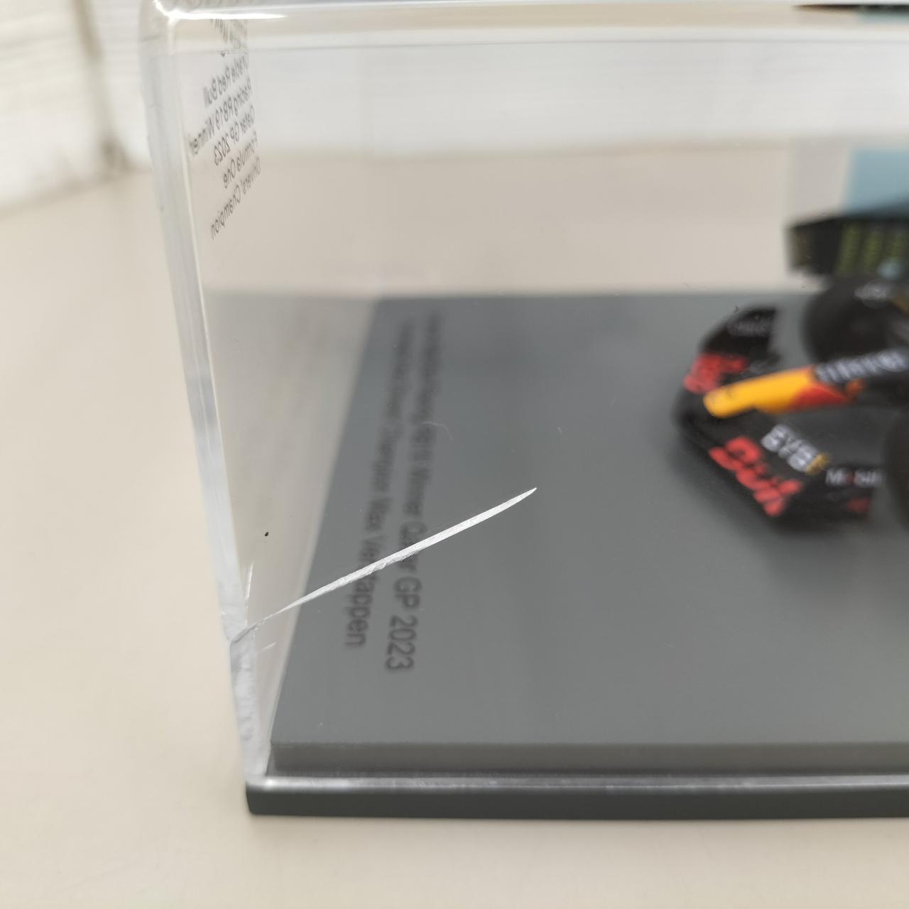 ケースひび割れ