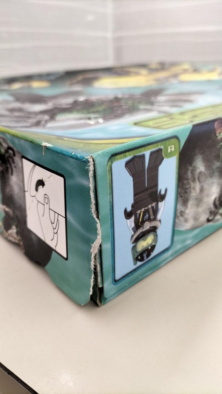 外箱破れて開封してます