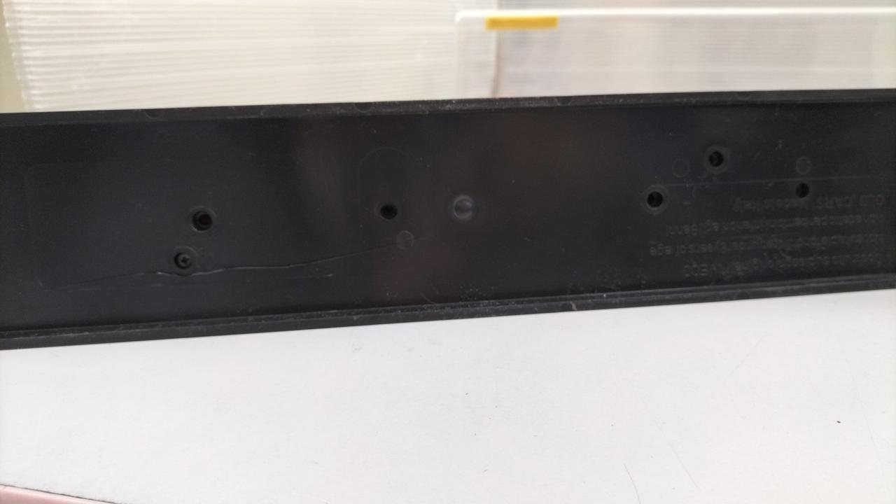 ケース裏　ネジ外れあり