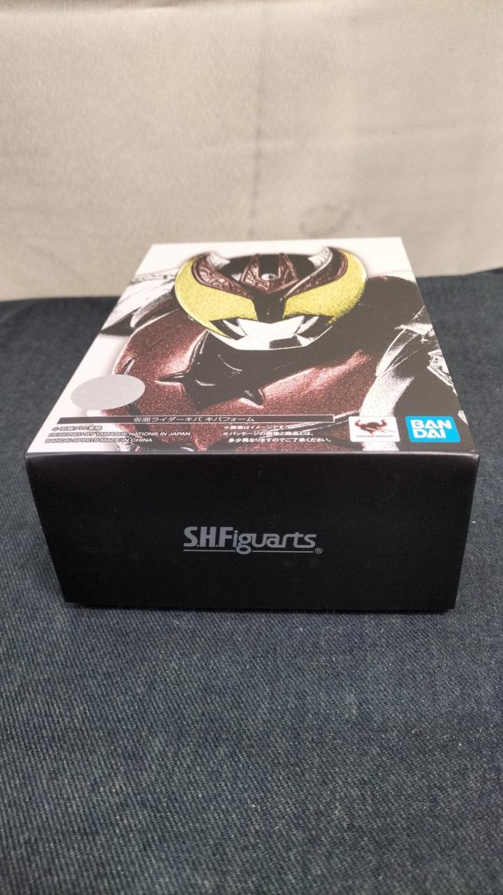 仮面ライダーキバ キバフォーム 真骨彫 ライドウォッチ型台座 仮面ライダーキバ キバフォーム 真骨彫 ライドウォッチ型台座