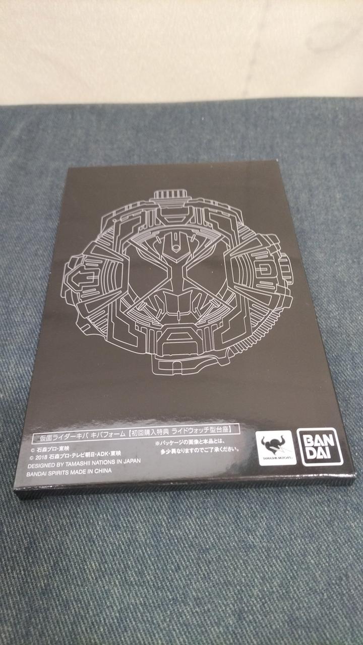 仮面ライダーキバ キバフォーム 真骨彫 ライドウォッチ型台座 仮面ライダーキバ キバフォーム 真骨彫 ライドウォッチ型台座