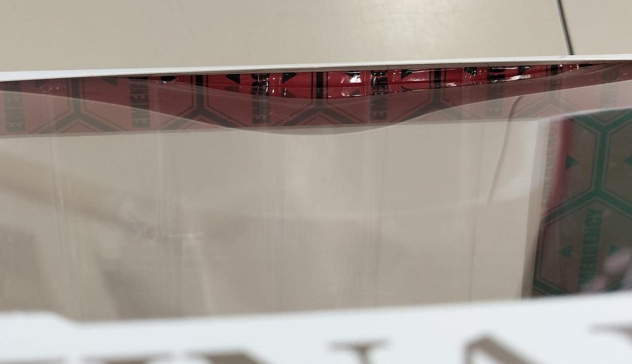 箱フィルム剥がれ