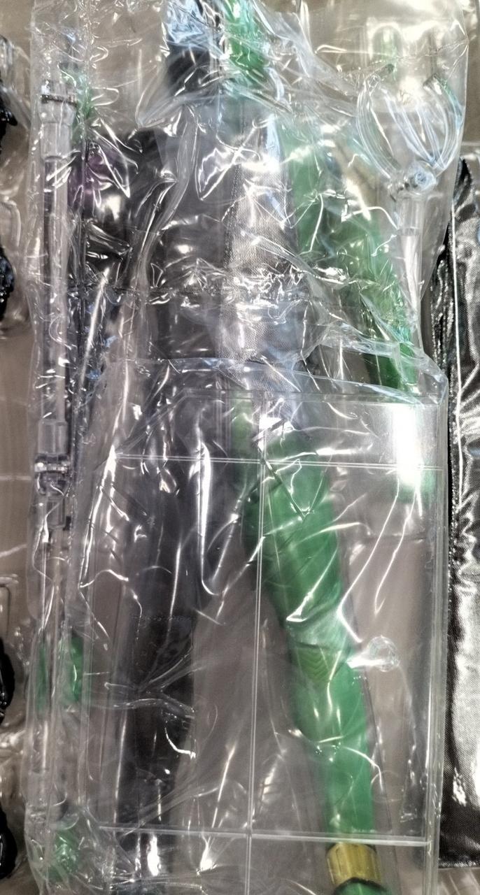 支柱類の袋が付いています。開封済です。