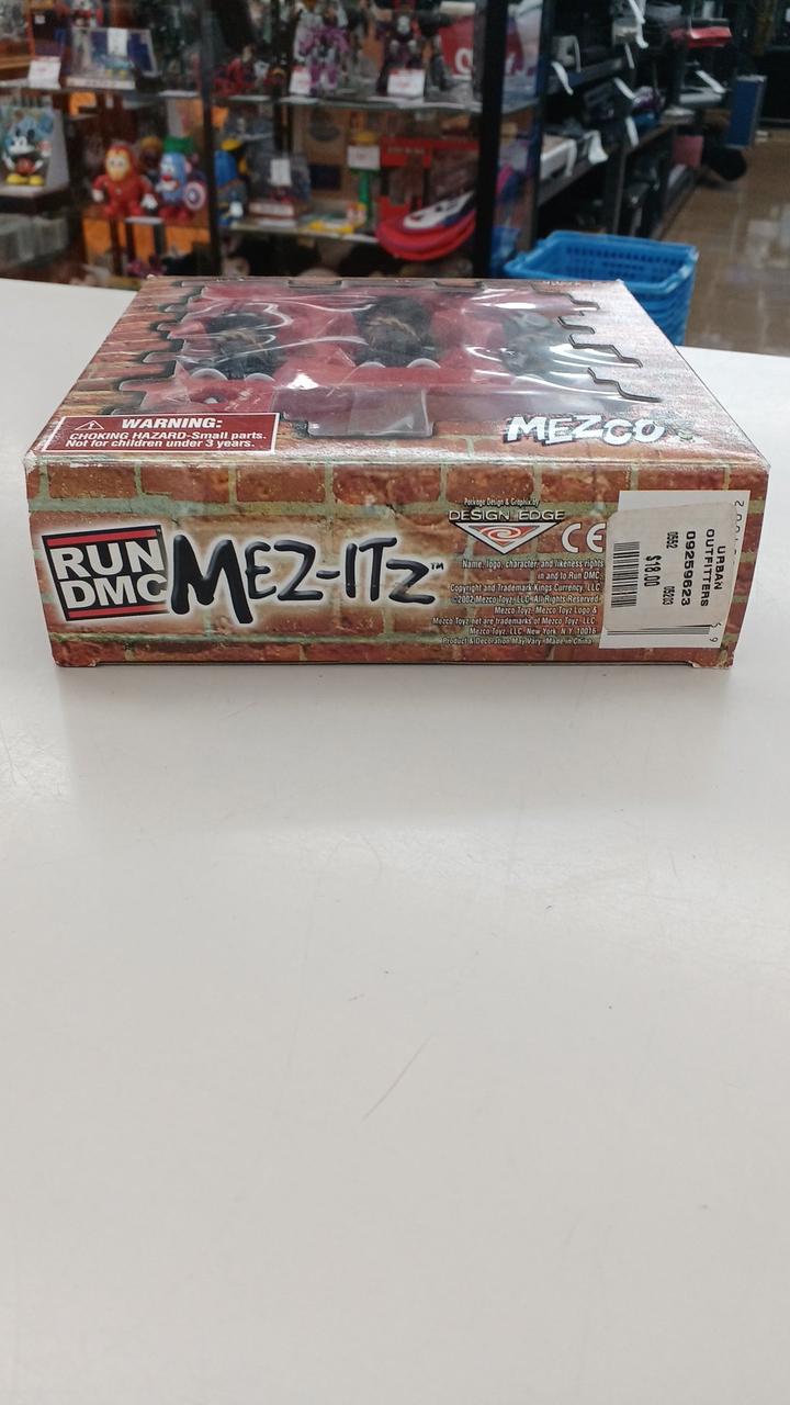 メズコ 廃盤 RUN DMC フィギュア 3体セット 稀少ミリタリーver未開封 Amazon | MEZCO製 Run-D.M.C.フィギュア3体SET ラップ ヒップ