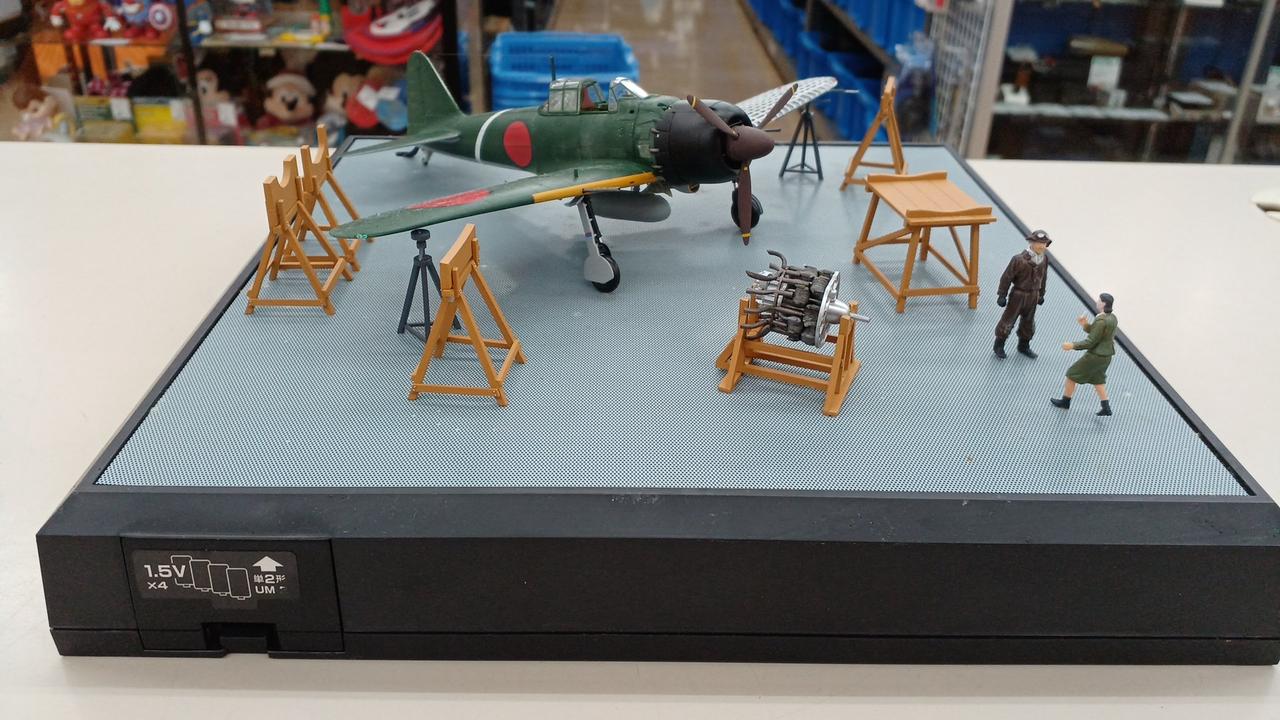 コルク半　零戦　ヤラレ仕様 木製模型 零戦（1/24スケール・全長 378mm・完成重量 700g