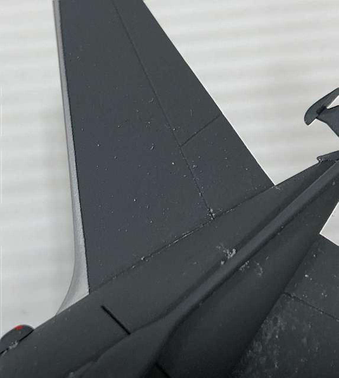 本体に塗装の汚れのようなものあり